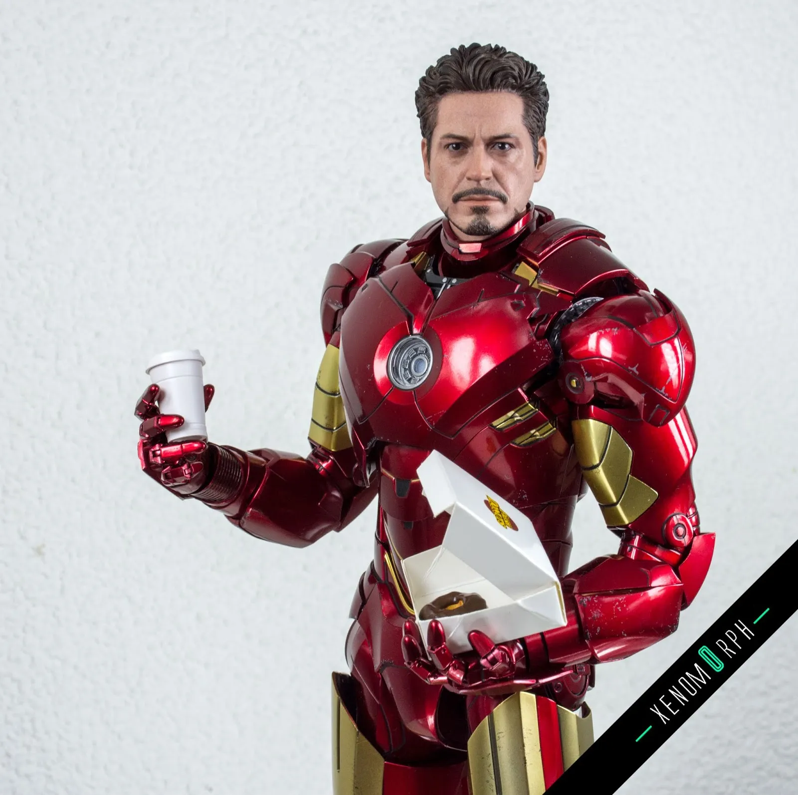 /img/46015-iron-man-mark-iv-diecast-action.webp