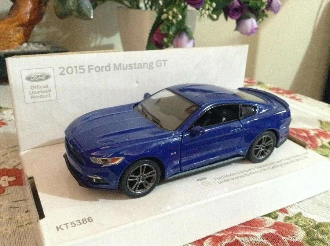 46077 kinsmart diecast design