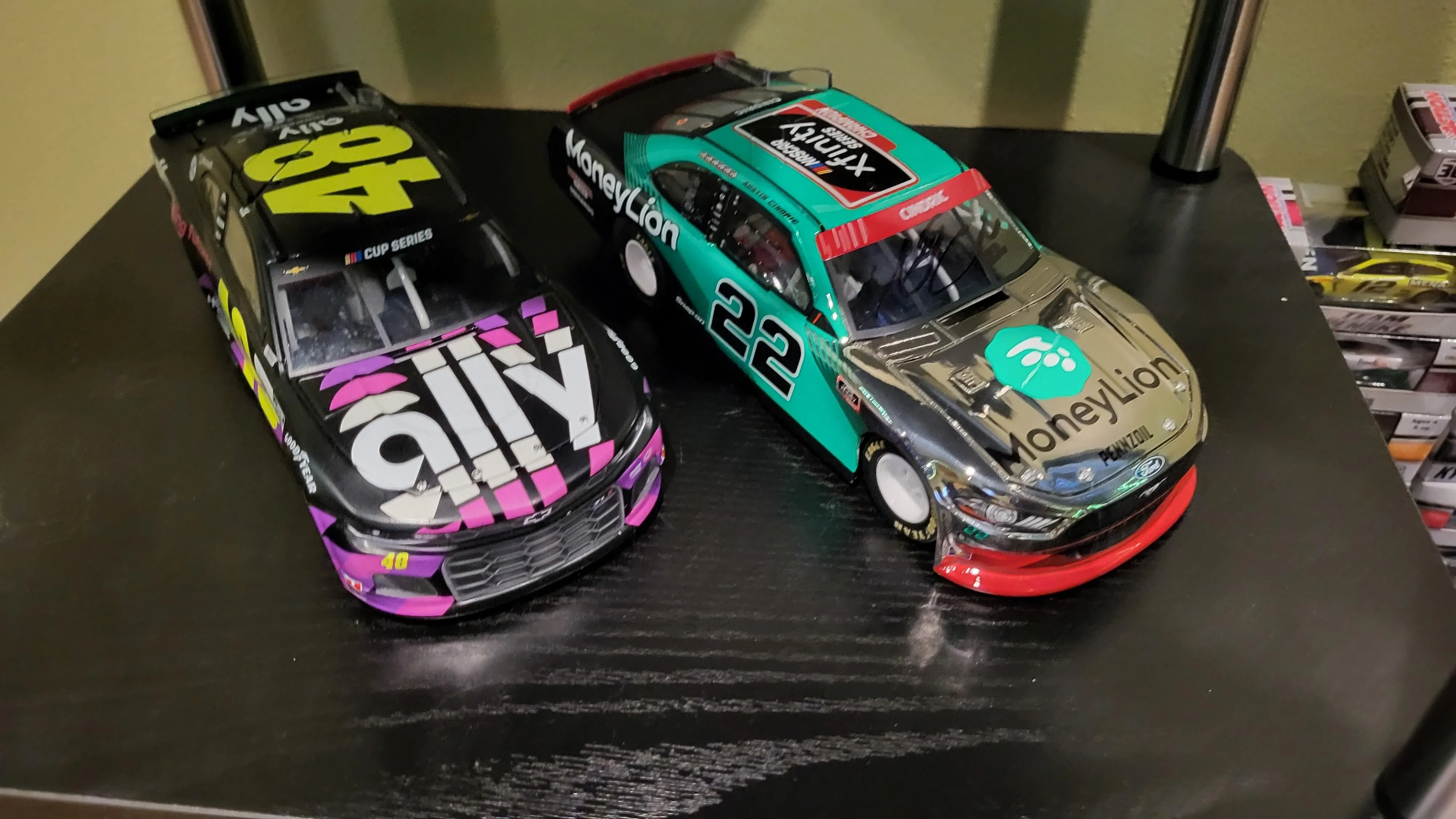 /img/46082-nascar-diecast-market.webp