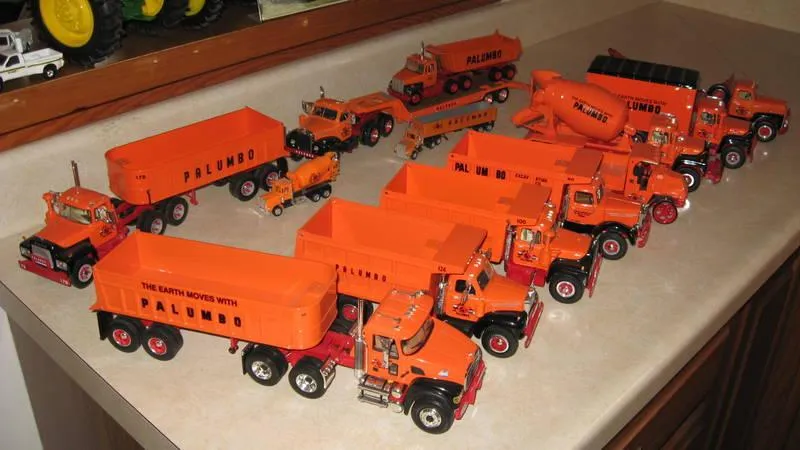 /img/46098-diecast-mack-future.webp