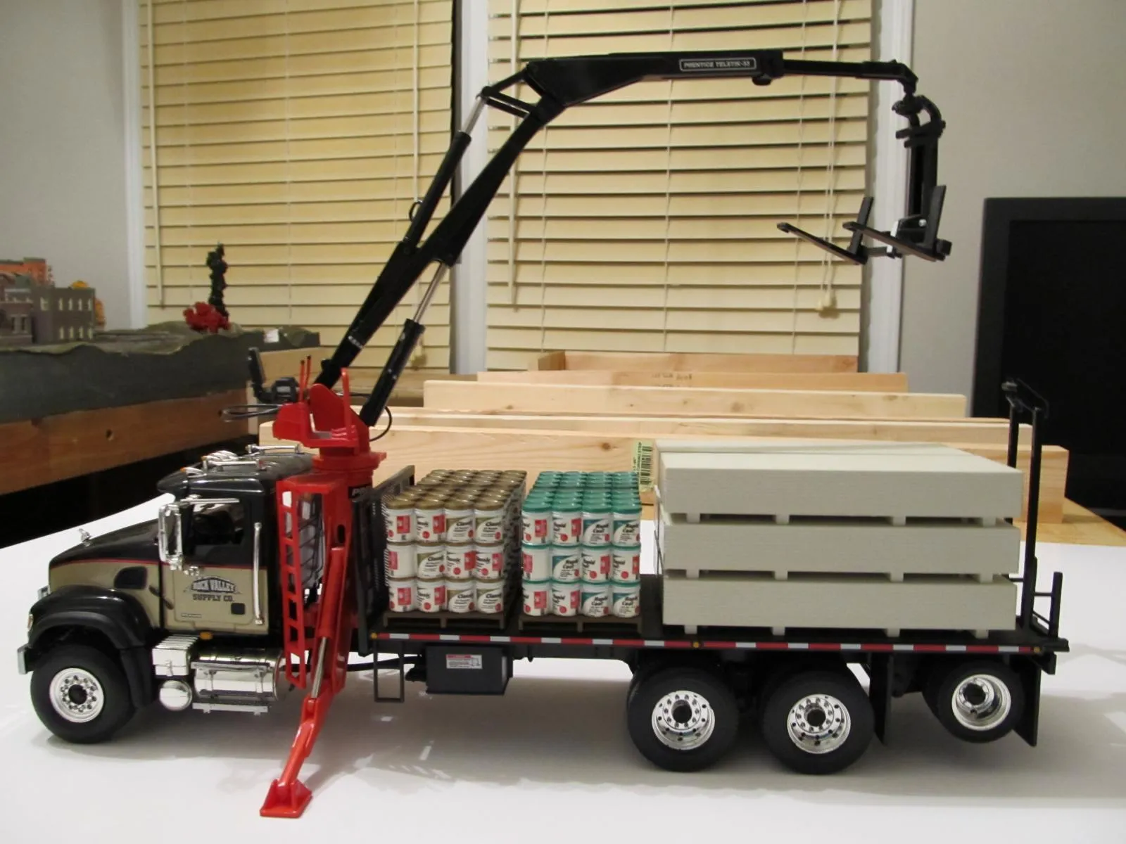 46098 diecast mack superliner