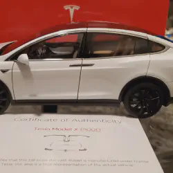 /img/46110-tesla-model-x-diecast-comparison.webp