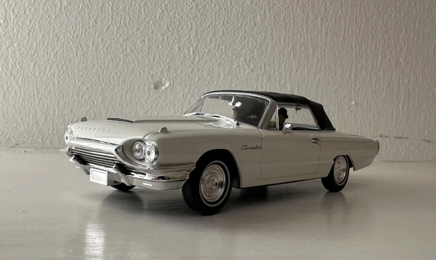 46124 1966 thunderbird diecast scale