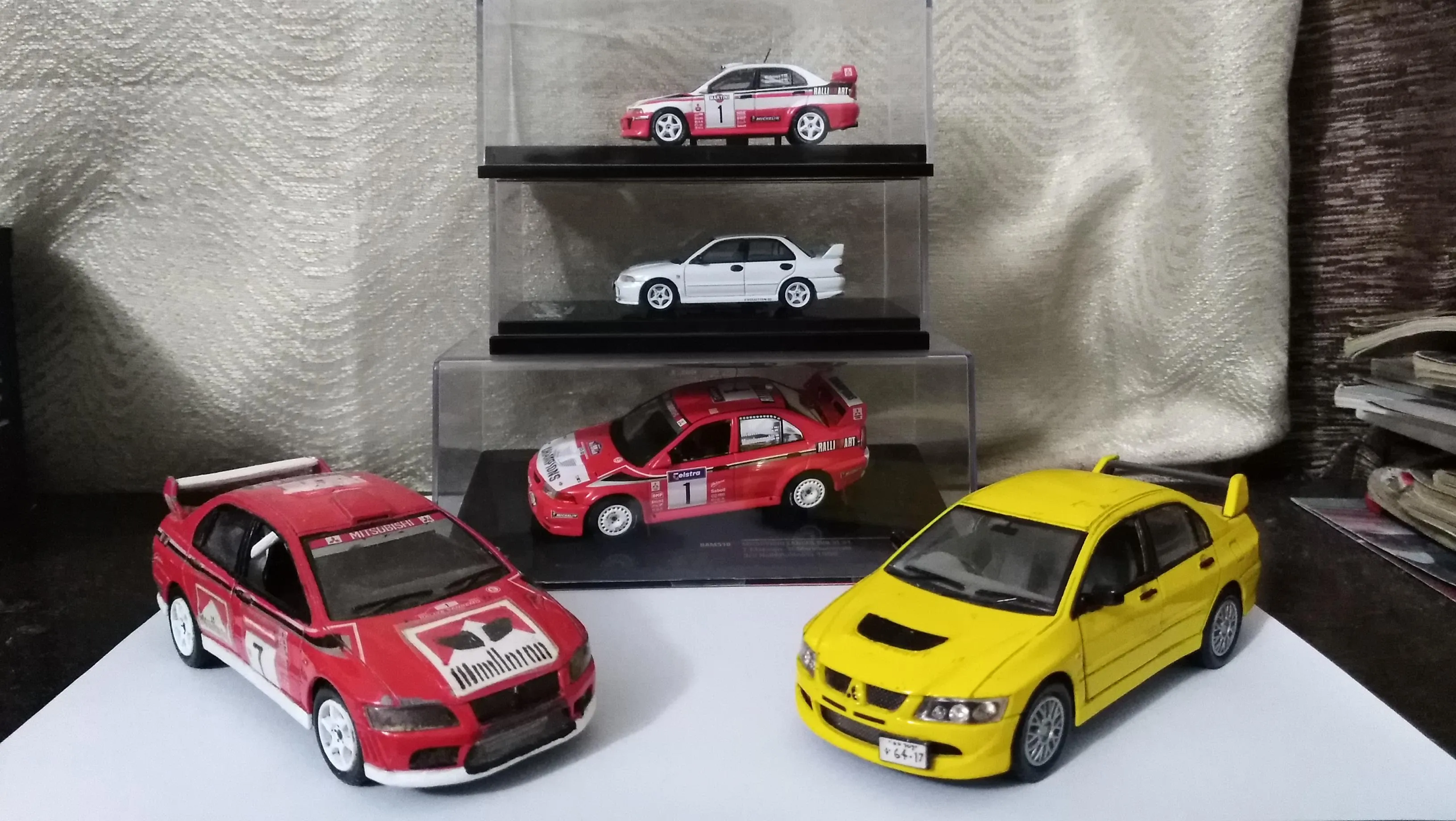 /img/46201-evo-diecast-car-display.webp