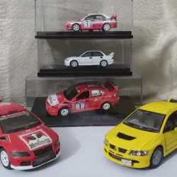 /img/46201-evo-diecast-car-display.webp