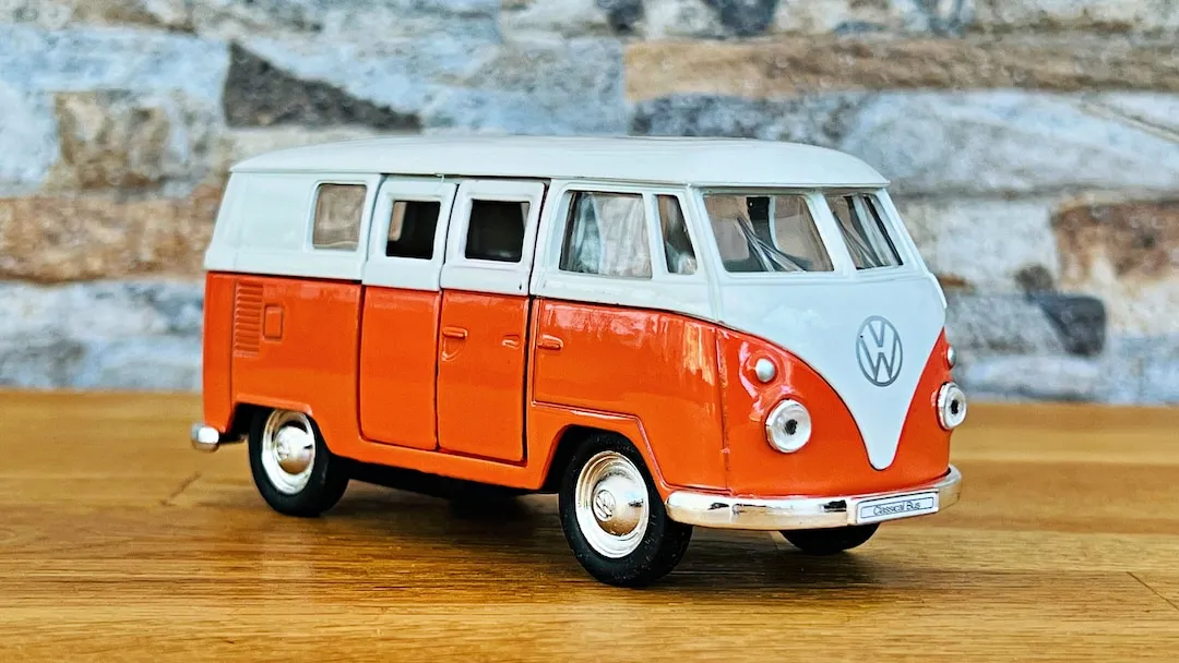 /img/46228-vw-t1-diecast-model-display.webp