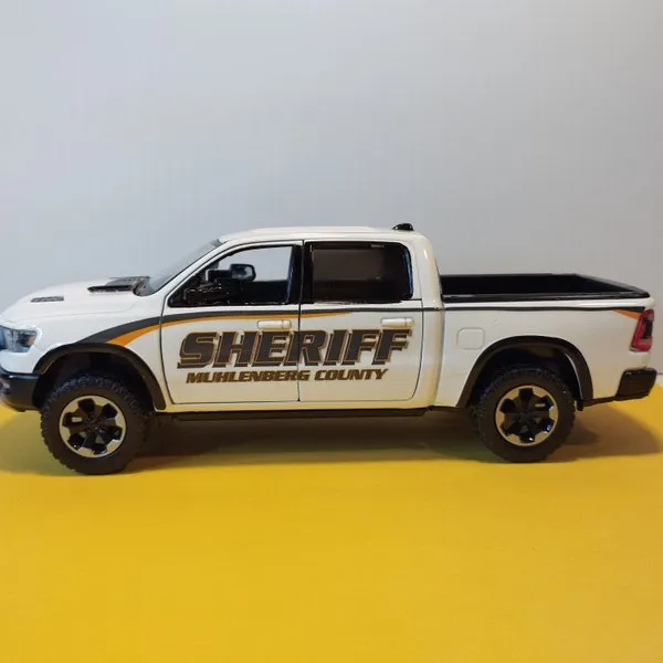 /img/46263-custom-diecast-police-car-7.webp